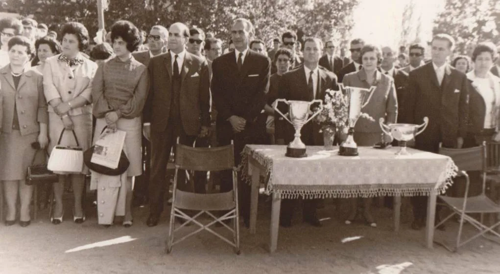 Σε απονομή επάθλων για αθλητές ο Νομαρχεύων, οι βουλευτές Ιωάννης
Κυριαφίνης και Αθανάσιος Φιλιππίδης με τις συζύγους τους